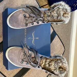 Ladies boot/sneaker size 9